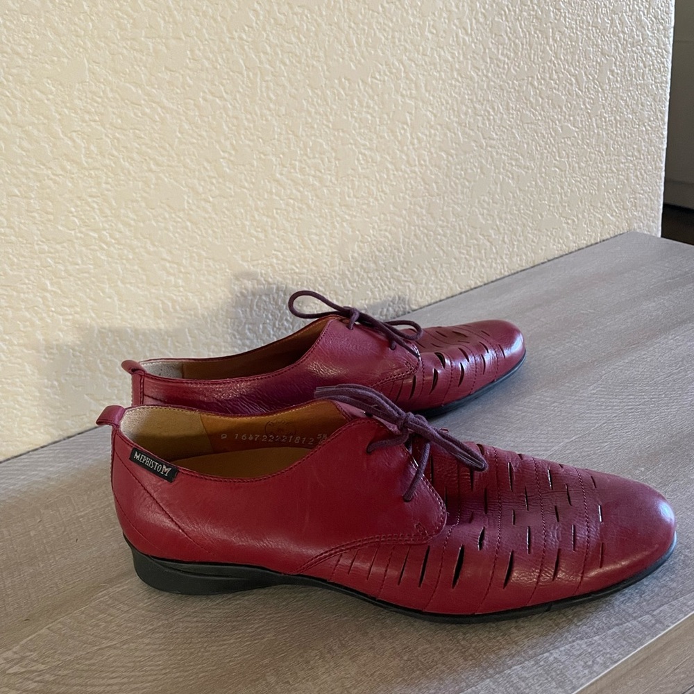 Mephisto female casual shoe